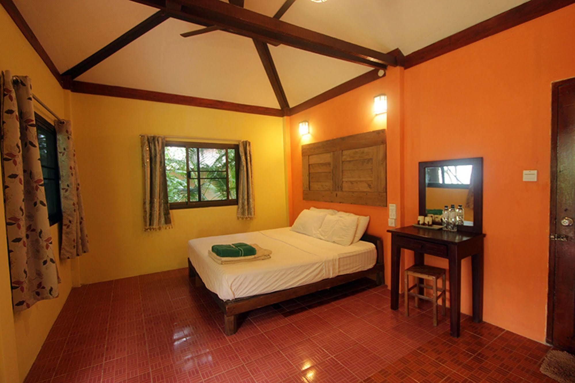 Chomjan Resort Koh Phayam Luaran gambar